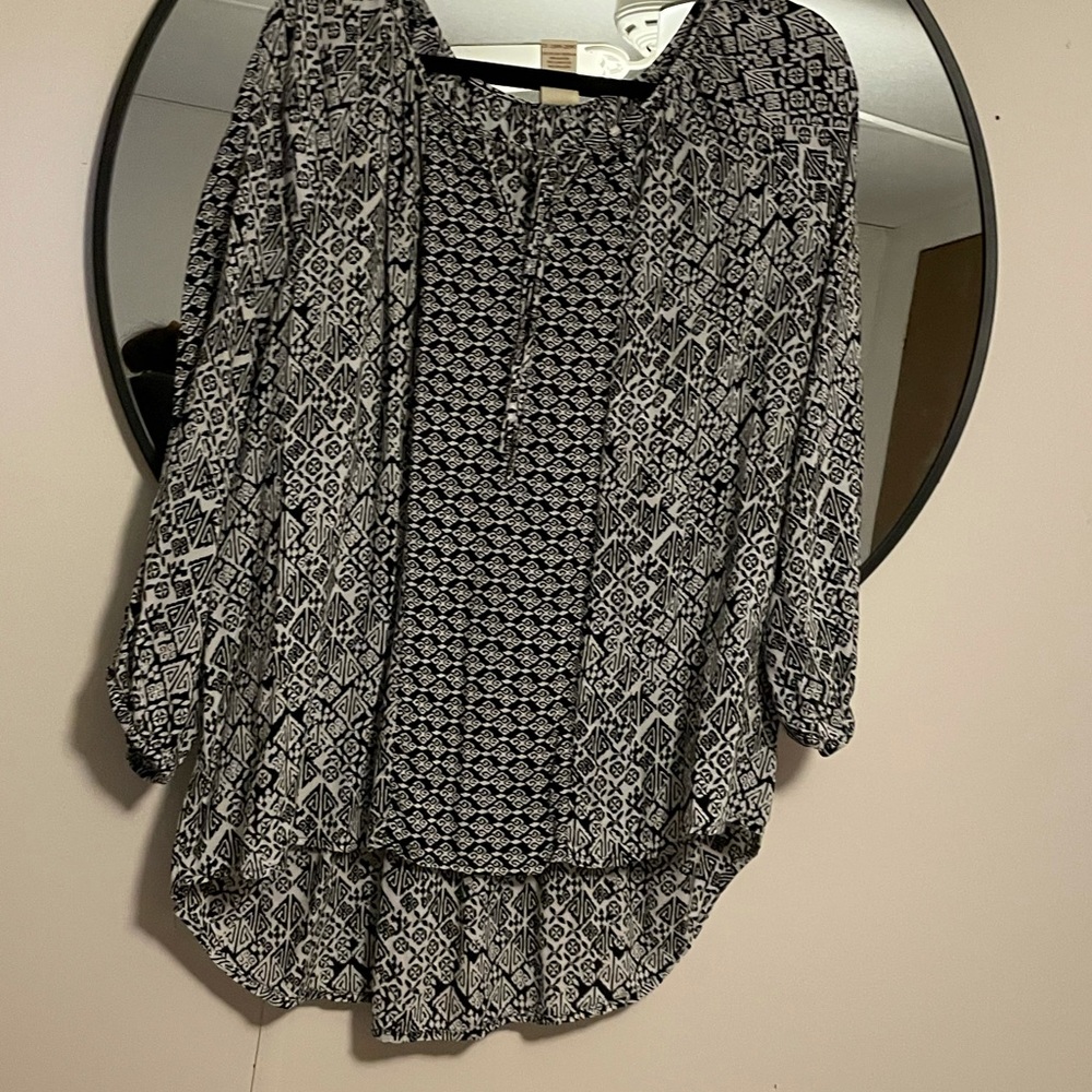 Black & white blouse